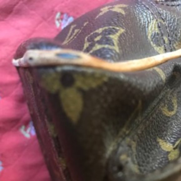 Louis Vuitton Handbag. - Picture 8 of 8